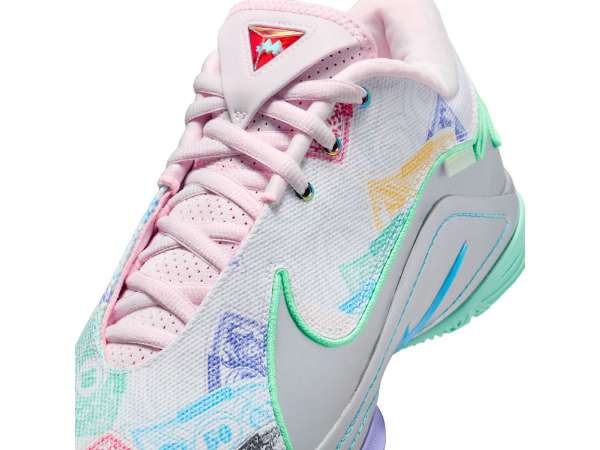 レブロン・ジェームズ 最新シグネチャーモデル『NIKE LeBron XXII