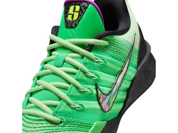 サブリナ・イオネスク3rdシグネチャーシューズ『NIKE SABRINA 3 EP